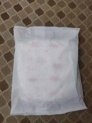 Menstrualパッドによっては女性のための月例期間の生理用ナプキンのパッドが喘ぐ